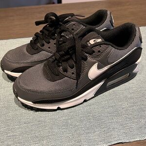 Nike Airmax black and white sneakers